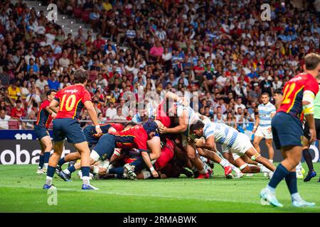 Madrid, Spanien. 26. August 2023. Ein Scrum zwischen den Nationalmannschaften Spaniens und Argentiniens (los Pumas) während des Rugbyspiels im Estadio Civitas Metropolitano am 26. August 2023 in Madrid, Spanien. Credit: Independent Photo Agency/Alamy Live News Stockfoto