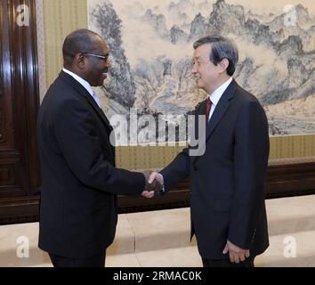 (140701) -- PEKING, 1. Juli 2014 (Xinhua) -- der chinesische Vize-Premier Ma Kai (R) trifft sich mit dem Generalsekretär der Internationalen Fernmeldeunion (ITU), Hamadoun Toure, in Peking, der Hauptstadt Chinas, am 1. Juli 2014. (Xinhua/Zhang Duo) (ry) CHINA-BEIJING-MA KAI-MEETING (CN) PUBLICATIONxNOTxINxCHN Peking 1. Juli 2014 XINHUA chinesischer Vizepremierminister MA Kai r trifft sich mit dem Generalsekretär der Internationalen Fernmeldeunion ITU, Herrn Hamadoun Toure, in Peking Hauptstadt Chinas 1. Juli 2014 XINHUA Zhang Duo Ry China Beijing NOMA Kai Meeting NOICATCHINxBLINNNNNNCN Stockfoto