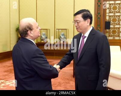 (140701) -- PEKING, 1. Juli 2014 (Xinhua) -- Zhang Dejiang (R), Vorsitzender des Ständigen Ausschusses des Nationalen Volkskongresses Chinas, trifft sich mit Jean Besson, Vorsitzender der Frankreich-China-Freundschaftsgruppe des französischen Parlaments, am 1. Juli 2014 in Peking, China. (Xinhua/Ma ZHANCHENG) (hdt) CHINA-PEKING-ZHANG DEJIANG-FRANZÖSISCH DELEGATION-MEETING (CN) PUBLICATIONxNOTxINxCHN Peking 1. Juli 2014 XINHUA Zhang Dejiang r Vorsitzender des Thing Committee of China S National Celebrities S Congress trifft Jean Besson Vorsitzender der französischen Parlament S Frankreich China Friendship Group in Peking China J Stockfoto