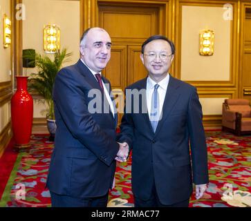 (140701) -- PEKING, 1. Juli 2014 (Xinhua) -- der chinesische Staatsrat Yang Jiechi (R) trifft sich am 1. Juli 2014 in Peking mit dem aserbaidschanischen Außenminister Elmar Mammedyarov. (Xinhua/Wang YE) (hdt) CHINA-BEIJING-YANG JIECHI-ASERBAIDSCHAN-MAMMEDYAROV-MEETING (CN) PUBLICATIONxNOTxINxCHN Peking 1. Juli 2014 XINHUA Chinesische Staatsräte Yang Jiechi r treffen mit aserbaidschanischen Außenministern Elmar Mammedyarov IN Peking China 1. Juli 2014 XINHUXCHICHICHICHIXCHIXCHIXIXCHIXCHIXCHIXCHIXCHIANTCHIXCHIZI China Stockfoto