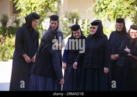 Kloster Vladimiresti, Kreis Galati, Rumänien, 1999. Mutter Veronica (dritter von links), die Gründerin des Klosters, umgeben von Nonnen. Stockfoto