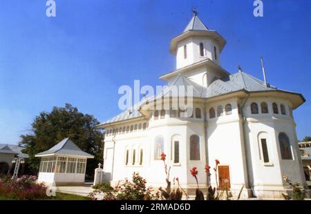 Galati County, Rumänien, 1999. Außenansicht des Klosters Vladimiresti. Stockfoto