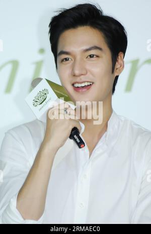 Der südkoreanische Schauspieler Lee Min-ho nimmt am 4. Juli 2014 an einer Pressekonferenz in Taipeh im südöstlichen Taiwan Teil. (Xinhua) (ry) CHINA-TAIPEI-LEE MIN-HO-PRESS CONFERENCE (CN) PUBLICATIONxNOTxINxCHN der südkoreanische Schauspieler Lee Min Ho nimmt an einer Pressekonferenz in Taipei Südost China S TAIWAN 4. Juli 2014 XINHUA Ry China Taipei Lee Min Ho Press Conference CN PUBLICATIONxNOTxINxCHN Teil Stockfoto