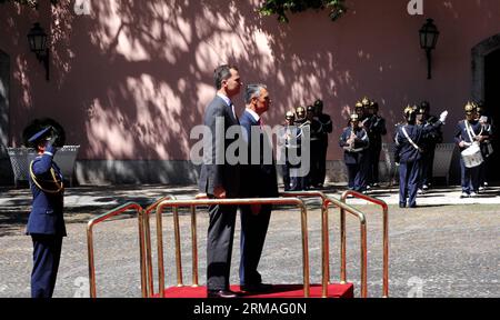 (140707) -- LISBON, July 7, 2014 (Xinhua) -- Spain s King Felipe VI (2nd L) attends the welcoming ceremony held by Portugal s President Anibal Cavaco Silva (3rd L)in Lisbon, capital of Portugal, July 7, 2014. Recently crowned King Felipe VI was in Portugal during his second foreign visit as new king of Spain. (Xinhua/Zhang Liyun) PORTUGAL-LISBON-SPAIN-KING-VISIT PUBLICATIONxNOTxINxCHN   Lisbon July 7 2014 XINHUA Spain S King Felipe VI 2nd l Attends The Welcoming Ceremony Hero by Portugal S President Anibal Cavaco Silva 3rd l in Lisbon Capital of Portugal July 7 2014 Recently Crowned King Felip Stock Photo