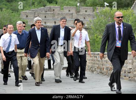 (140708) -- PEKING, 8. Juli 2014 (Xinhua) -- US-Außenminister John Kerry (3. L) und Finanzminister Jacob Lew (4. L) besuchen die Badaling Chinesische Mauer in Peking, Hauptstadt Chinas, 8. Juli 2014. Kerry und Lew besuchten am Dienstag zusammen mit dem US-Botschafter in China Max Baucus (2. L) die große Mauer von Badaling. Kerry und Lew sind in Peking für die bevorstehende sechste China-USA Strategischer und wirtschaftlicher Dialog (S&ED), der am 9. Und 10. Juli in Peking stattfinden wird. (Xinhua/Li Xin) (lmm) CHINA-BEIJING-U.S.-JOHN KERRY-JACOB LEW-GREAT WALL-VISIT (CN) PUBLICATIONxNOTxINxCHN Peking, 8. Juli Stockfoto