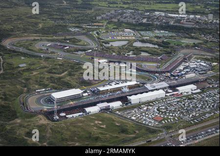 ZANDVOORT - Luftbild von Max Verstappen (Red Bull Racing), der den F1 Grand Prix der Niederlande auf dem Circuit of Zandvoort während des F1 Grand Prix der Niederlande auf dem Circuit of Zandvoort am 27. August 2023 in Zandvoort, Niederlande, gewann. ANP PETER BAKKER Stockfoto
