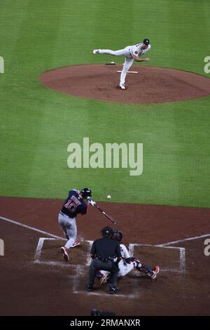 Houston Astros Starting Pitcher Justin Verlander (35) spielt in Boston Red Sox Shortstop Trevor Story (10) an der Spitze des vierten Inning des ML Stockfoto