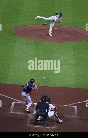 Houston Astros Starting Pitcher Justin Verlander (35) spielt in Boston Red Sox Shortstop Trevor Story (10) an der Spitze des vierten Inning des ML Stockfoto