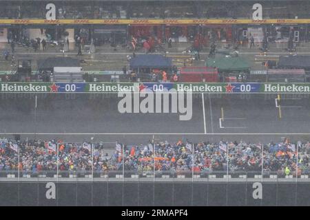 ZANDVOORT - Aerial view of F1 cars parked in the pit lane in the rain during the F1 Grand Prix of the Netherlands at the Circuit of Zandvoort during the F1 Grand Prix of the Netherlands at the Circuit of Zandvoort on August 27, 2023 in Zandvoort, The Netherlands. ANP PETER BAKKER Stock Photo