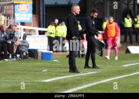 Dundee, Großbritannien. 27. August 2023. Während des Cinch Scottish Premiership Matches zwischen Dundee und Hearts im Dens Park blickt Dundee Manager Tony Docherty von der Seitenlinie (Foto: David Mollison/Alamy Live News) Stockfoto