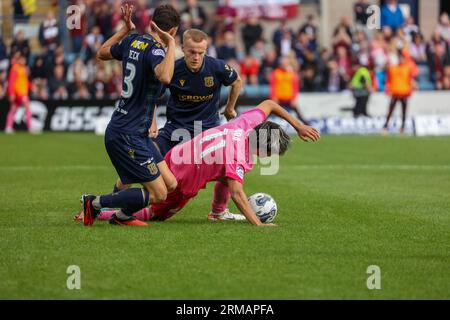 Dundee, Großbritannien. 27. August 2023. Während des Cinch Scottish Premiership Matches zwischen Dundee und Hearts im Dens Park beansprucht Yutara Oda einen Strafstoß, aber vergeblich (Foto: David Mollison/Alamy Live News) Stockfoto