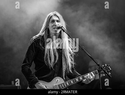 Newark, Vereinigtes Königreich. 26. August 2023 beim Stonedead Rock Festival. Black Star Riders-Gitarrist Sam Wood. Kredit: Mark Dunn Photography/Alamy Live News. Stockfoto