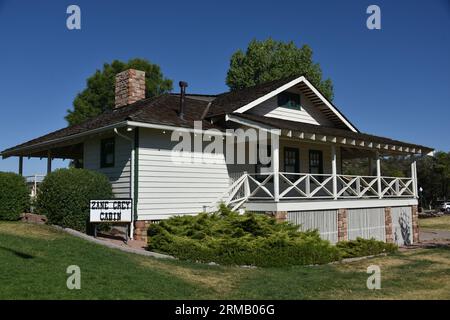 Payson, AZ 85541, USA. Nachbildung der Zane Grey Cabin Zane Grey kam erstmals 1918 nach Rim Country. Pearl Zane Grey (31. Januar 1872 – 23. Oktober 1939) Stockfoto