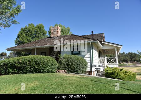 Payson, AZ 85541, USA. Nachbildung der Zane Grey Cabin Zane Grey kam erstmals 1918 nach Rim Country. Pearl Zane Grey (31. Januar 1872 – 23. Oktober 1939) Stockfoto