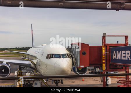 Nahaufnahme von Delta-Flugzeugen vom Flughafen aus. Schweden. Arlanda. Stockfoto