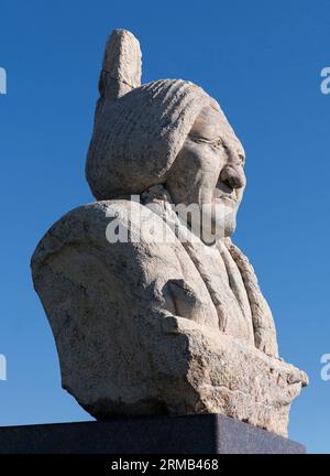 Eine Statue von Sitting Bull, oder Tatanka Iyotake, an seinem Grab über den Missouri River von Mobridge, South Dakota. Stockfoto