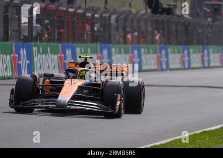 ZANDVOORT, NIEDERLANDE - AUGUST 27: Lando Norris vom McLaren F1 Team Rennen während des niederländischen GP Formel 1 Renntag auf dem Circuit Zandvoort am 27. August 2 Stockfoto