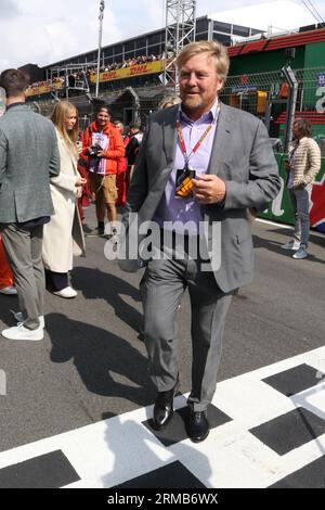 Zandvoort, Niederlande. 27. August 2023. Zandvoort, Niederlande, 27. August 2023; Niederländisches FIA Formel 1 Grand Prix, das Rennen, König Willem Alexander, Prinz von Oranien-Nassau während seiner Startaufstellung, Formel 1 in Holland, Bild und Copyright von Arthur THILL/ATP Images (THILL Arthur/ATP/SPP) Credit: SPP Sport Press Photo. Alamy Live News Stockfoto