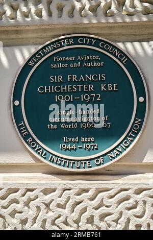 Heriatge-Gedenktafel von Sir Francis Chichester in St James Place London England Stockfoto