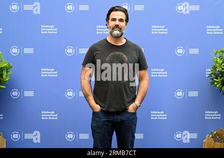 Edinburgh, Schottland, Großbritannien. August 2023 27. Edinburgh International Book Festival zum 40. Geburtstag: US-amerikanischer Komiker, Schauspieler und Autor Rob Delaney beim offiziellen Fototermin. Quelle: Craig Brown/Alamy Live News Stockfoto