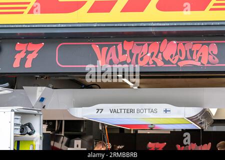 Zandvoort, Niederlande. August 2023. CIRCUIT ZANDVOORT, NIEDERLANDE - 24. AUGUST: Valtteri Bottas, Alfa Romeo Racing C43 während des Großen Preises der Niederlande auf dem Circuit Zandvoort am 24. August 2023 in Zandvoort, Niederlande. (Foto: Michael Potts/BSR Agency) Credit: BSR Agency/Alamy Live News Stockfoto