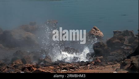 Geyser, heiße Quellen am Bogoria Lake in Kenia Stockfoto