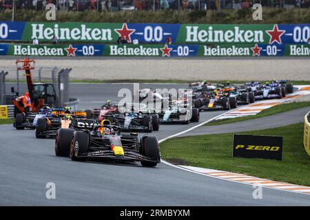 Zandvoort, Niederlande 27.08.2023, 01 VERSTAPPEN Max (nld), Red Bull Racing RB19, Action während des Formel 1 Heineken Dutch Grand Prix 2023, 13. Runde der Formel-1-Weltmeisterschaft 2023 vom 25. Bis 28. August 2023 auf dem Zandvoort Circuit in Zandvoort, Niederlande Stockfoto