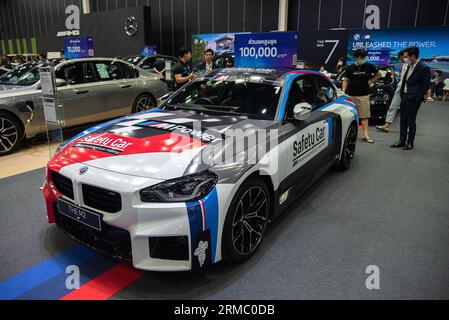 Bangkok, Thailand. 27. August 2023. Ein BMW M2 Auto, das während des Thailand Big Motor Sale 2023 im Bangkok International Trade and Exhibition Center (BITEC) gezeigt wurde. (Foto: Peerapon Boonyakiat/SOPA Images/SIPA USA) Credit: SIPA USA/Alamy Live News Stockfoto