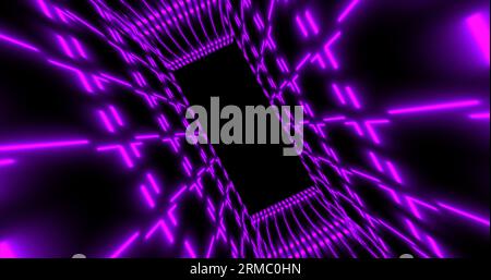 Abstraktes violettes futuristisches Tunnelquadratisches rechteckiges Gitter aus leuchtenden Neonlinien digitaler wunderschöner magischer Energie auf einem dunklen Hintergrund. Abstrakter Hintergrund Stockfoto