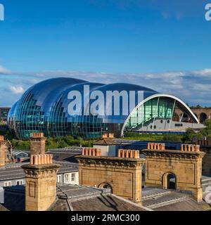 Blick von der Tyne Bridge über den Fluss Tyne in Richtung Glasshouse International Centre for Music Stockfoto