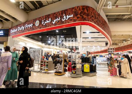 Duty-Free-Shop am Flughafen Dubai Stockfoto