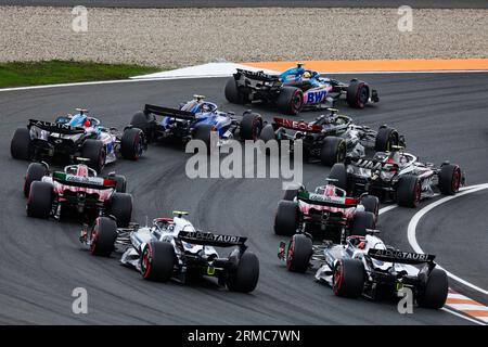 Zandvoort, Niederlande 27/08/2023, Start des Rennens: 22 TSUNODA Yuki (JAP), Scuderia AlphaTauri AT04, 40 LAWSON Liam (nzl), Scuderia AlphaTauri AT04, 24 ZHOU Guanyu (Chi), Alfa Romeo F1 Teambeteiligung C43, 77 BOTTAS Valtfa HAMILTON (FIN), Team Lewis gamr F1, Team AlAMG, Team C43, 21 10 GASLY Pierre (fra), Alpine F1 Team A523, Action während des Formel 1 Heineken Dutch Grand Prix 2023, 13. Runde der Formel-1-Weltmeisterschaft 2023 vom 25. bis 28. August 2023 auf dem Zandvoort Circuit in Zandvoort, Niederlande Stockfoto