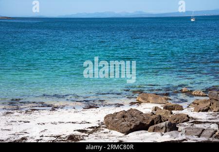 Fabelhafter, sicherer, sauberer Kilmurvey Strand mit einer blauen Flagge der Inis Mor, Co, Galway, Inishmore, Aran Island, Irland Stockfoto