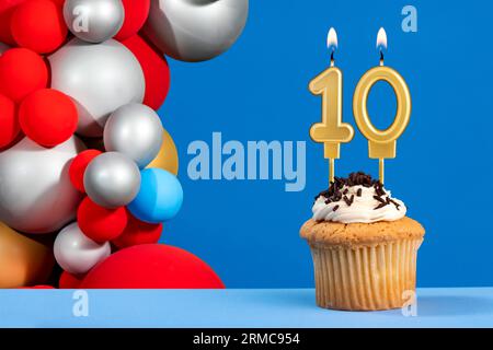 Geburtstagskarte mit Ballons - Kerze Nummer 10 Stockfoto