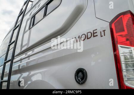 Loveland, CO, USA - August 26, 2023: Detail of 4x4 Storyteller Overland MODE LT camper van built on Ford Transit chassis. Stockfoto