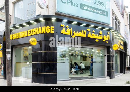 Abu Sheikha Currency Exchange, Western Union Büro in Amman Jordanien, zweisprachige Zeichen Stockfoto