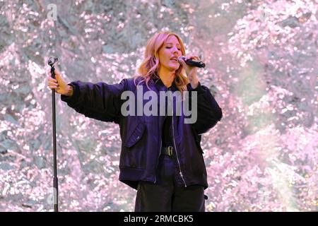 Portsmouth, Großbritannien. 27. August 2023. Die britische Singer-Songwriterin Elena Jane Goulding, bekannt als Ellie Goulding, tritt live auf der Bühne des siegreichen Festivals auf. Quelle: SOPA Images Limited/Alamy Live News Stockfoto