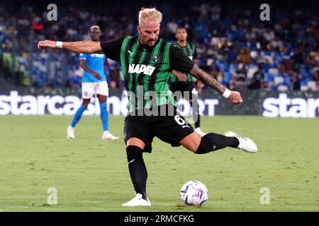 Neapel, Italien. 27. August 2023. Uroš Račić Spieler von Sassuolo, während des Spiels der italienischen Serie A Liga zwischen Napoli vs Sassuolo Endresultat, Napoli 2, Sassuolo 0, Spiel im Diego Armando Maradona Stadion gespielt. Quelle: Vincenzo Izzo/Alamy Live News Stockfoto