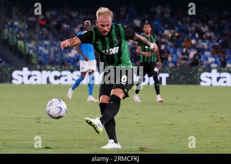 Neapel, Italien. 27. August 2023. Uroš Račić Spieler von Sassuolo, während des Spiels der italienischen Serie A Liga zwischen Napoli vs Sassuolo Endresultat, Napoli 2, Sassuolo 0, Spiel im Diego Armando Maradona Stadion gespielt. Quelle: Vincenzo Izzo/Alamy Live News Stockfoto