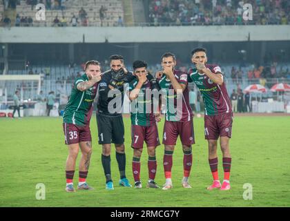 Kalkutta, Indien. 27. August 2023. Mohunbagan Super Giants erreicht das Durand-23-Fußballturnier im Halbfinale, indem er am 27. August 2023 im vierten Viertelfinale des VYBK (Vivekananda Yuva Bharti Krirangan), Salt Lake, Kolkata, mit 3-1 Margen gegen den FC Mumbai City schlägt. Jason Cummings (P), Manvir Singh und Anwar Ali erzielten die Siegertreffer für Mohunbagan, während Jorge Pereyra Diaz den Trost für Mumbai City FC erzielte (Foto: Amlan Biswas/Pacific Press) Credit: Pacific Press Media Production Corp./Alamy Live News Stockfoto