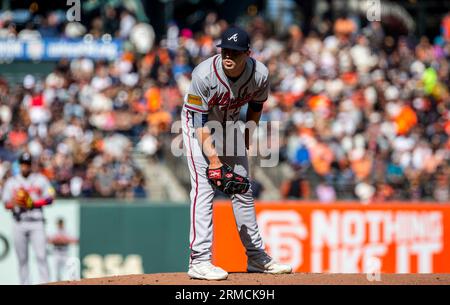 August 27 2023 San Francisco CA, USA Atlanta Starting Pitcher Jared Shuster (53) auf dem Hügel während des MLB-Spiels zwischen den Atlanta Braves und den San Francisco Giants im Oracle Park San Francisco Calif Thurman James/CSM Stockfoto