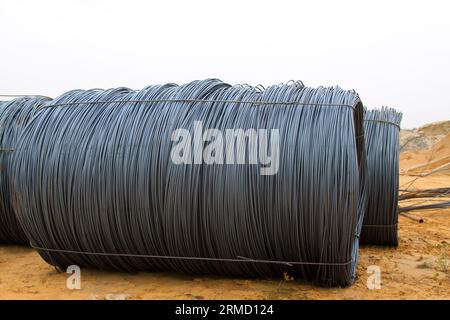 Bündel verstärkter Bauteile auf einer Baustelle Stockfoto