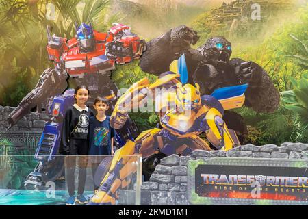 Kuala Lumpur, Malysia - 2. Juni 2023: Filmstandee aus dem Film Rist of the Beast Transformers Stockfoto