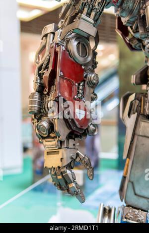 Kuala Lumpur, Malysia - 2. Juni 2023: Replik der Statue von Optimus Prime aus dem Rise of the Beast Movie. Dieser Film ist ein Prequel von früheren Transformers Stockfoto