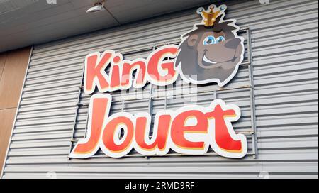 Bordeaux, Frankreich - 08 22 2023 : King Jouet Spiele und Kinderspielzeuggeschäft Logo Schild Fassade Kinder Kinderspielzeug Markentext auf der Wand der Kette Stockfoto