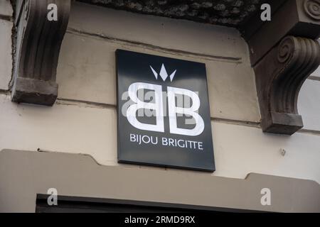 Mailand, Italien - 08 17 2023 : Bijou Brigitte und bb Logo Marke und Textschild Front Fassade Boutique Mode Schmuck und trendige Accessoires Stockfoto