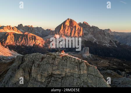 Luftbild der Hütte rifugio Nuvolau Passo Giau in den Dolomiten, Italien Stockfoto