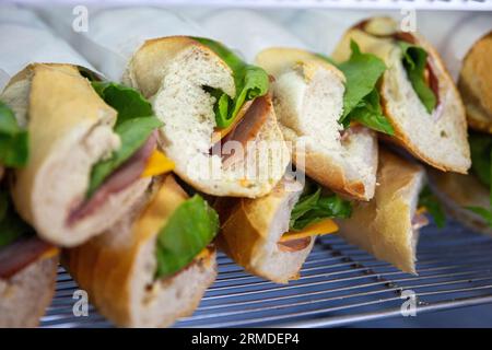 Italienisches Fleisch und Käserollen zum Mittagessen Stockfoto