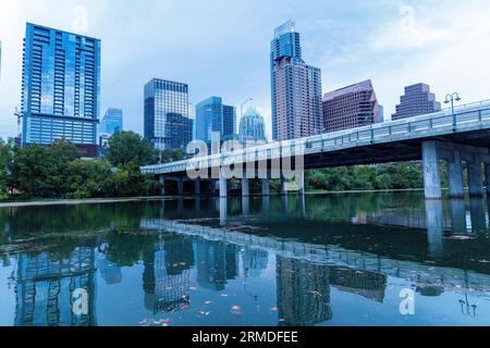 Austin Downtown Buildings bei Sonnenuntergang im August Stockfoto