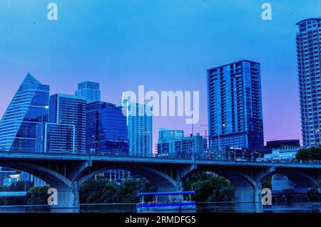 Austin Downtown Buildings bei Sonnenuntergang im August Stockfoto